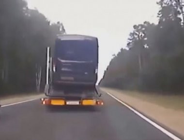 Μια «τρελή» καταδίωξη! Περιπολικά κυνηγούν ... μεθυσμένο οδηγό νταλίκας (βίντεο)